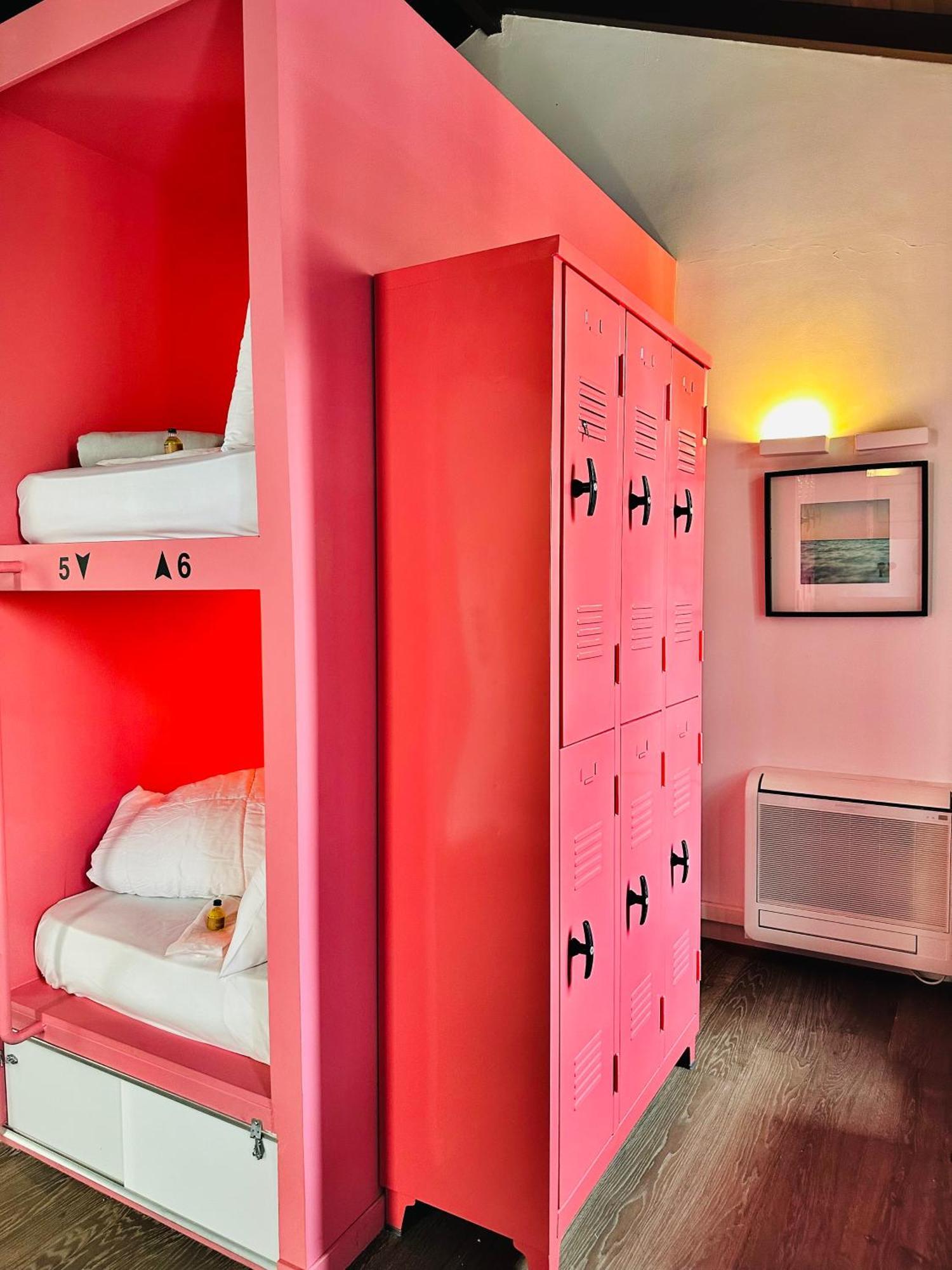 Pink Mango Hostel Athens Exterior photo