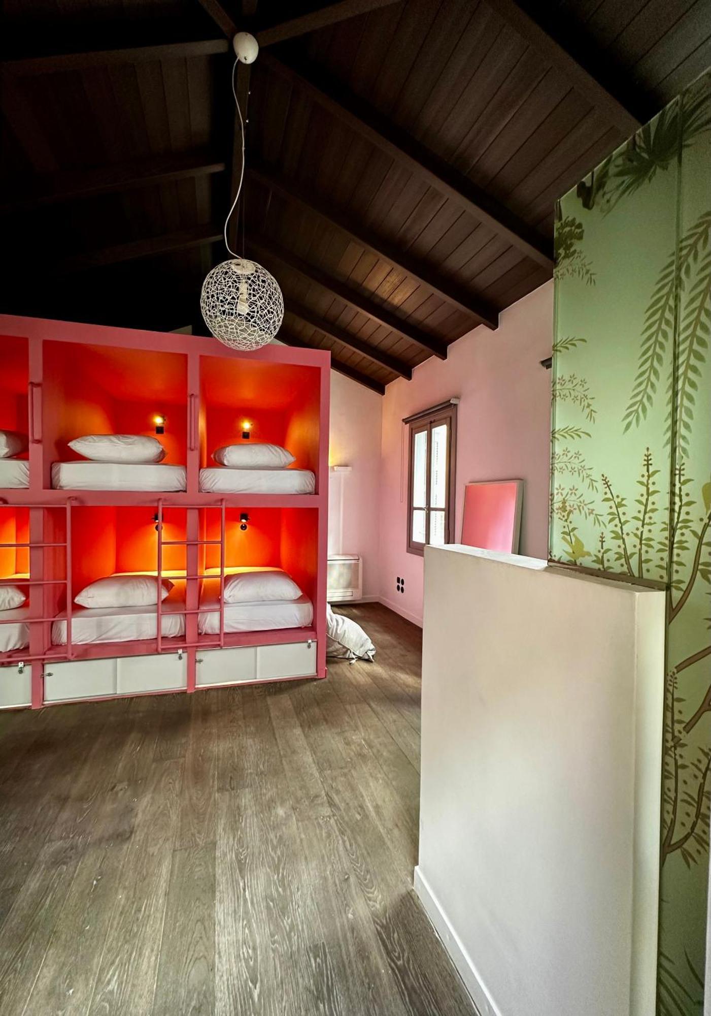 Pink Mango Hostel Athens Exterior photo